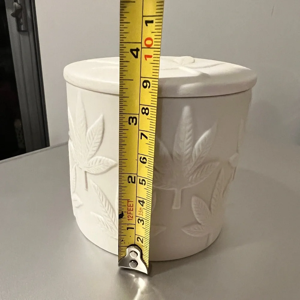 Jonathan Adler Hashish Ceramic Candle *NEW* MSRP: $88+tax - Picture 4 of 5